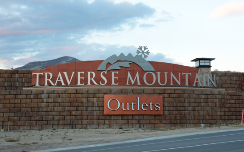 outletsattraversemountain-02