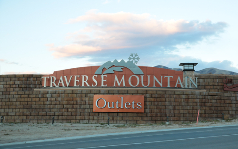 outletsattraversemountain-03